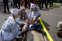 Die Hauptübung der Sindelfinger Feuerwehr bestand aus mehreren Teilen: Erst zeigten sie mit historischen Löscheinheiten, wie früher das Feuer bekämpft wurde - anschließend retteten sie aus dem Maichinger Bürgerhaus Personen über tragbare Leitern und Drehleiter.