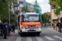 Die Hauptübung der Sindelfinger Feuerwehr bestand aus mehreren Teilen: Erst zeigten sie mit historischen Löscheinheiten, wie früher das Feuer bekämpft wurde - anschließend retteten sie aus dem Maichinger Bürgerhaus Personen über tragbare Leitern und Drehleiter.