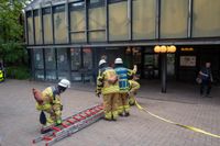Die Hauptübung der Sindelfinger Feuerwehr bestand aus mehreren Teilen: Erst zeigten sie mit historischen Löscheinheiten, wie früher das Feuer bekämpft wurde - anschließend retteten sie aus dem Maichinger Bürgerhaus Personen über tragbare Leitern und Drehleiter.