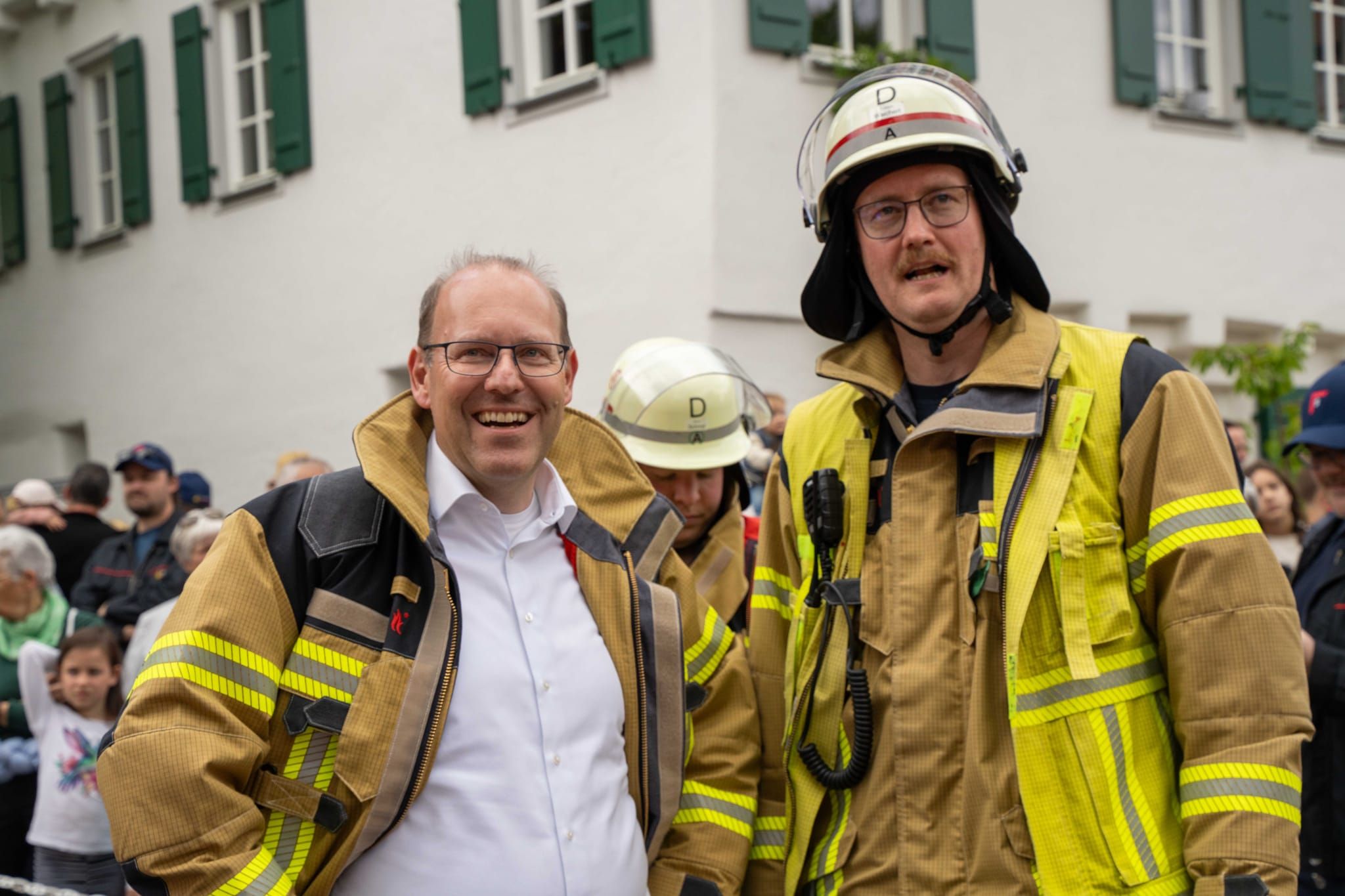 Die Hauptübung der Sindelfinger Feuerwehr bestand aus mehreren Teilen: Erst zeigten sie mit historischen Löscheinheiten, wie früher das Feuer bekämpft wurde - anschließend retteten sie aus dem Maichinger Bürgerhaus Personen über tragbare Leitern und Drehleiter.