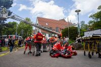 Die Hauptübung der Sindelfinger Feuerwehr bestand aus mehreren Teilen: Erst zeigten sie mit historischen Löscheinheiten, wie früher das Feuer bekämpft wurde - anschließend retteten sie aus dem Maichinger Bürgerhaus Personen über tragbare Leitern und Drehleiter.