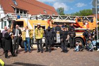 Die Hauptübung der Sindelfinger Feuerwehr bestand aus mehreren Teilen: Erst zeigten sie mit historischen Löscheinheiten, wie früher das Feuer bekämpft wurde - anschließend retteten sie aus dem Maichinger Bürgerhaus Personen über tragbare Leitern und Drehleiter.