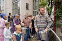 Die Hauptübung der Sindelfinger Feuerwehr bestand aus mehreren Teilen: Erst zeigten sie mit historischen Löscheinheiten, wie früher das Feuer bekämpft wurde - anschließend retteten sie aus dem Maichinger Bürgerhaus Personen über tragbare Leitern und Drehleiter.