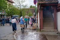 Die Hauptübung der Sindelfinger Feuerwehr bestand aus mehreren Teilen: Erst zeigten sie mit historischen Löscheinheiten, wie früher das Feuer bekämpft wurde - anschließend retteten sie aus dem Maichinger Bürgerhaus Personen über tragbare Leitern und Drehleiter.