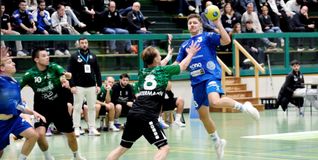 Marc Petri (am Ball) und die Handballer der HSG Böblingen/Sindelfingen 2 hielten gegen den TSV Asperg nur eine Halbzeit mit. 	Bild: photostampe