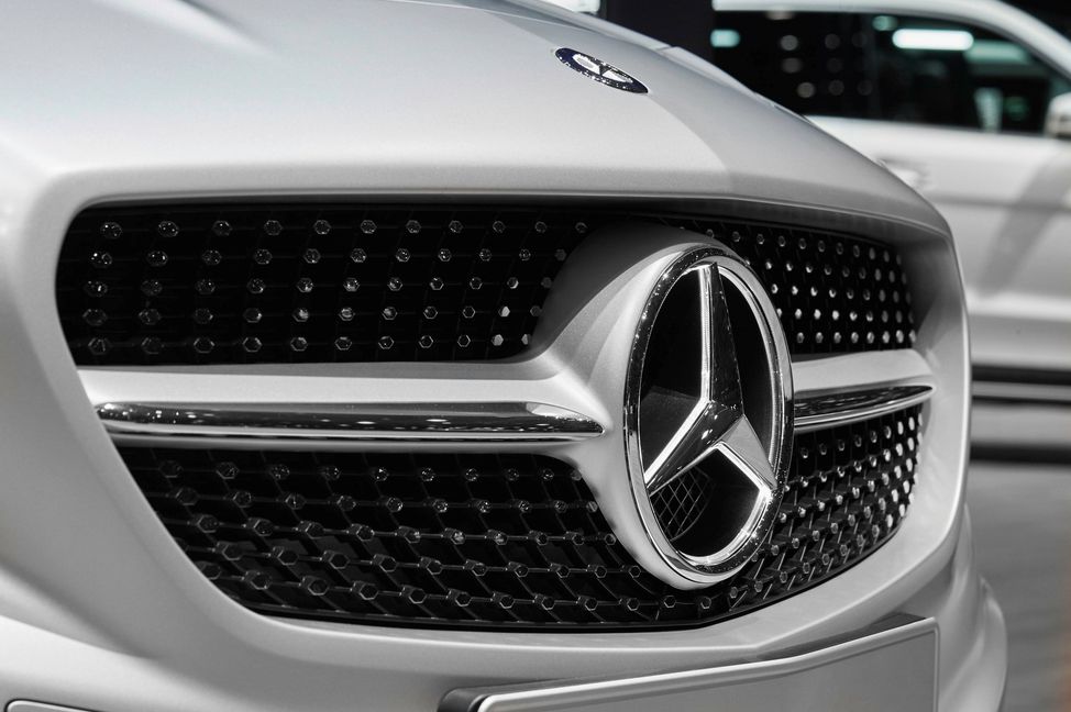 Das Landeskriminalamt ermittelt gegen zwei Mercedes-Mitarbeiter.       Bild: z