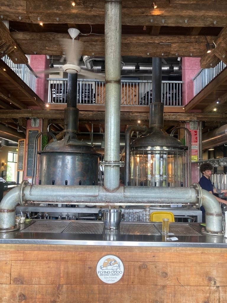 Die kleine Hausbrauerei im Flying Dodo. Bild: Dinkelaker