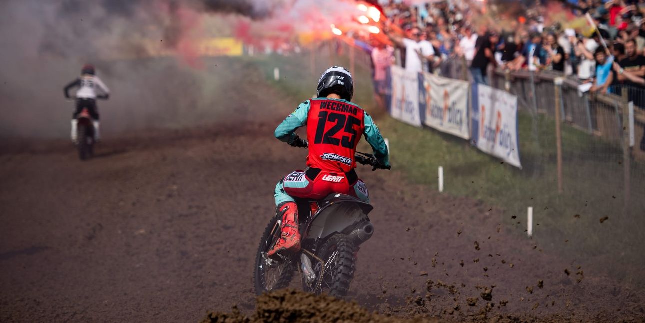 Laut, bunt, schnell: Motocross in Holzgerlingen.