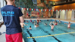 Das Klosterhallenbad wird am Samstag zum Treffpunkt von Wasserballern und Handballern.