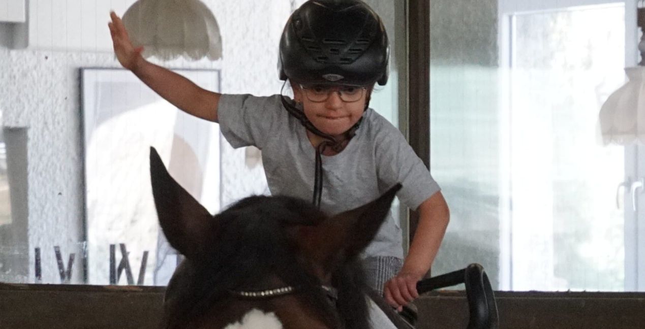 Am dritten Tag auf dem Reiterhof hatten die Kinder ihre Scheu vor den Pferden verloren. Bild: Z