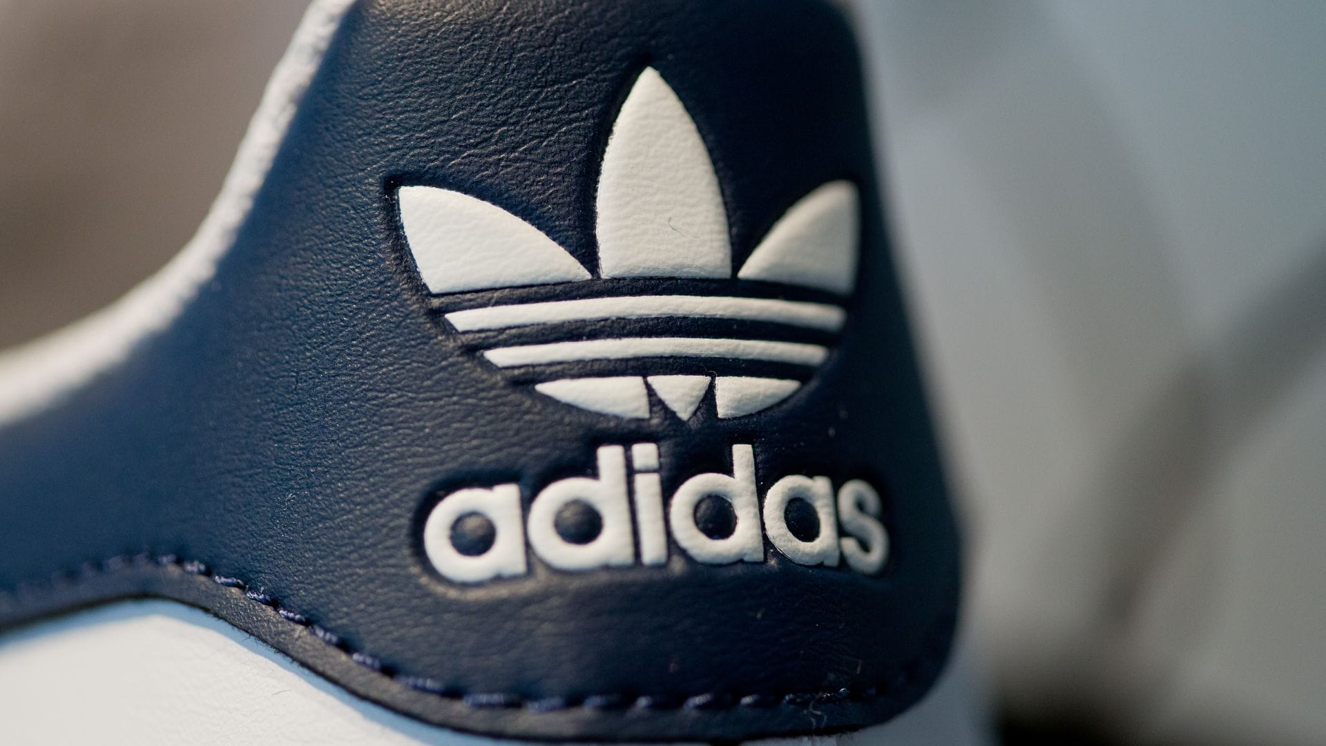 Der Sportartikelhersteller Adidas wurde vor 75 Jahren gegründet. (Archivbild)