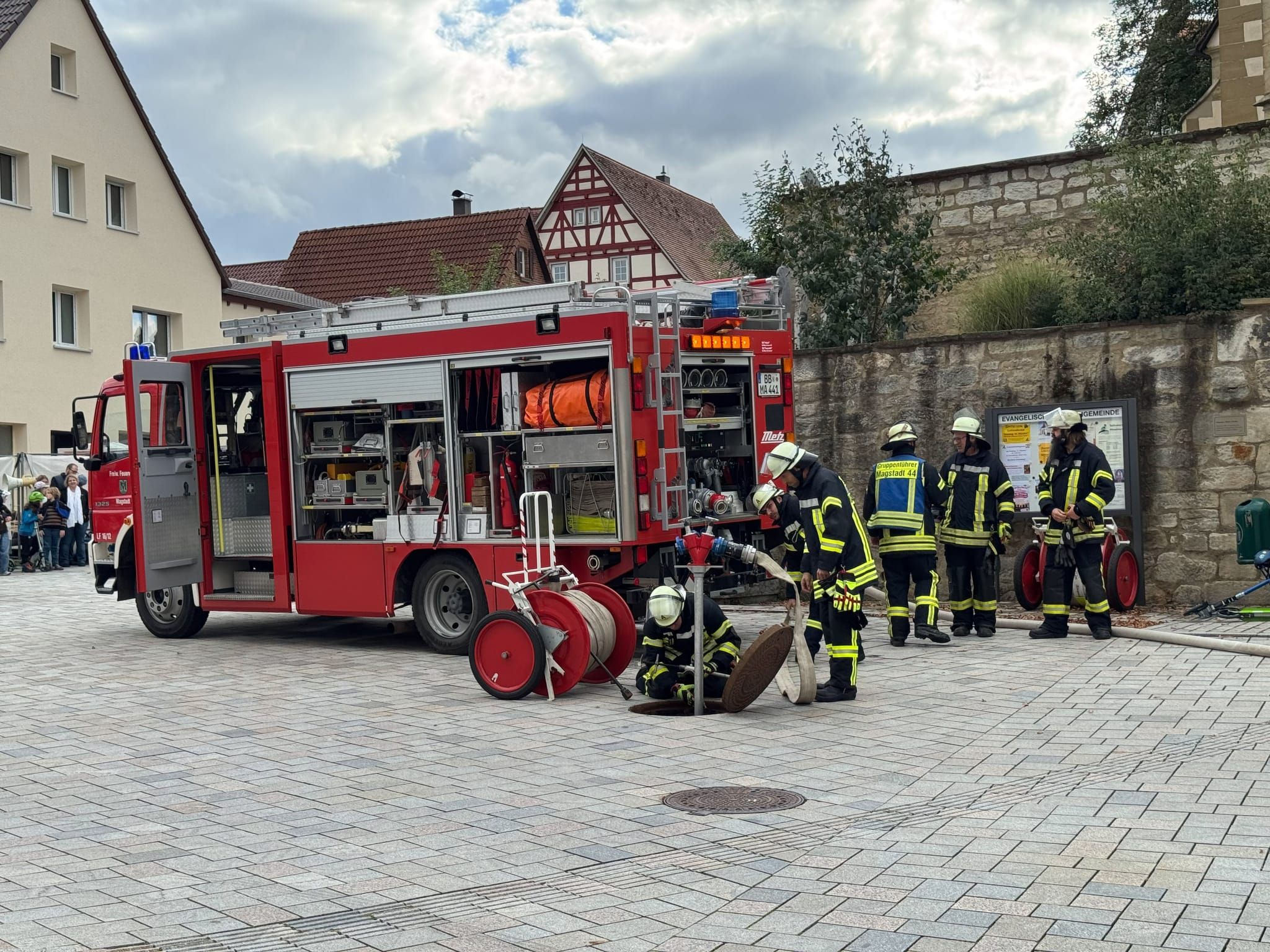 Bilder von der Schauübung der Magstadter Feuerwehr.