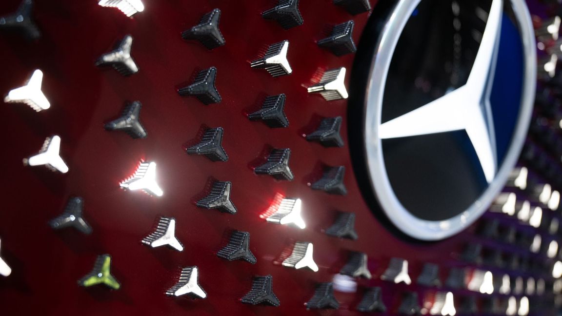 Durch die volle Produktverfügbarkeit und der Einführung von Modellen wie der neuen G-Klassen erwartet der Autobauer in der zweiten Jahreshälfte aber wieder mehr Verkäufe. (Archivbild)