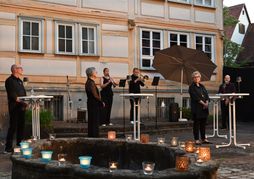 Von links: Horst Zecha, Sarah Kupke, das Duo Fluzz (Maria Wunder und Walter Melcher), Sabine Duffner und Ingo Sika.