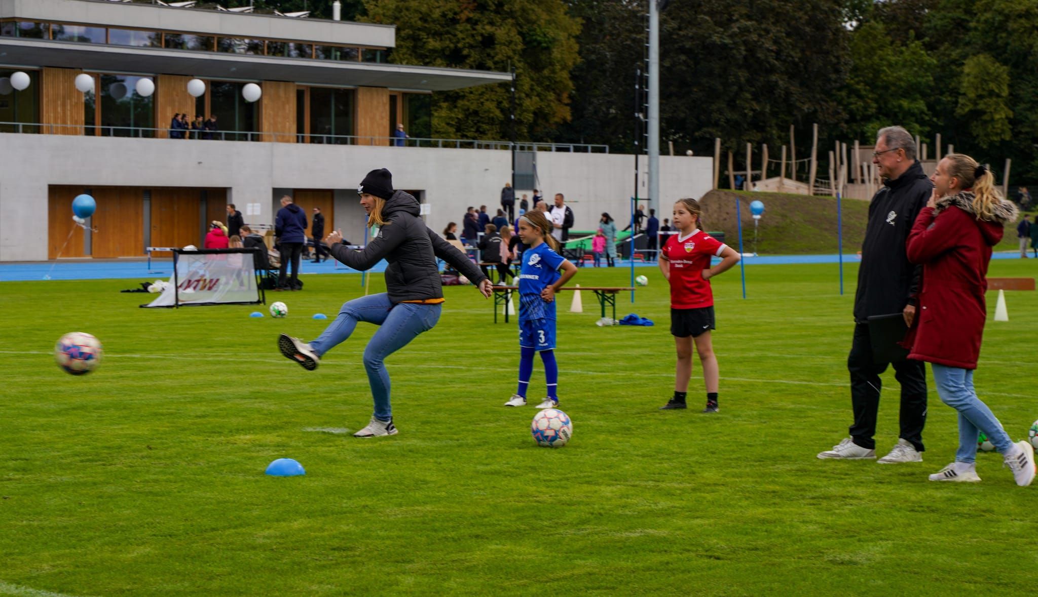 Impressionen vom Mittmachtag am Sonntagmorgen bei der Einweihung des sanierten Floschenstadions in Sindelfingen.