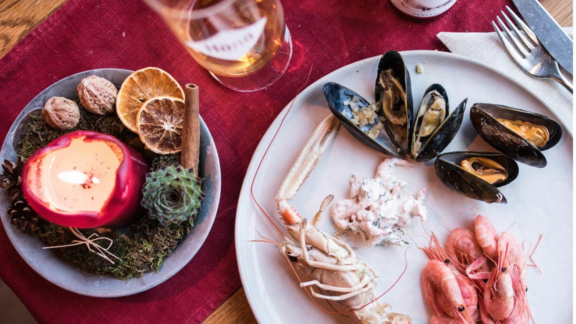 Meeresfrüchte satt – aber Vorsicht: Beim schwedischen Julbord ist das nur einer von vielen Gängen.
