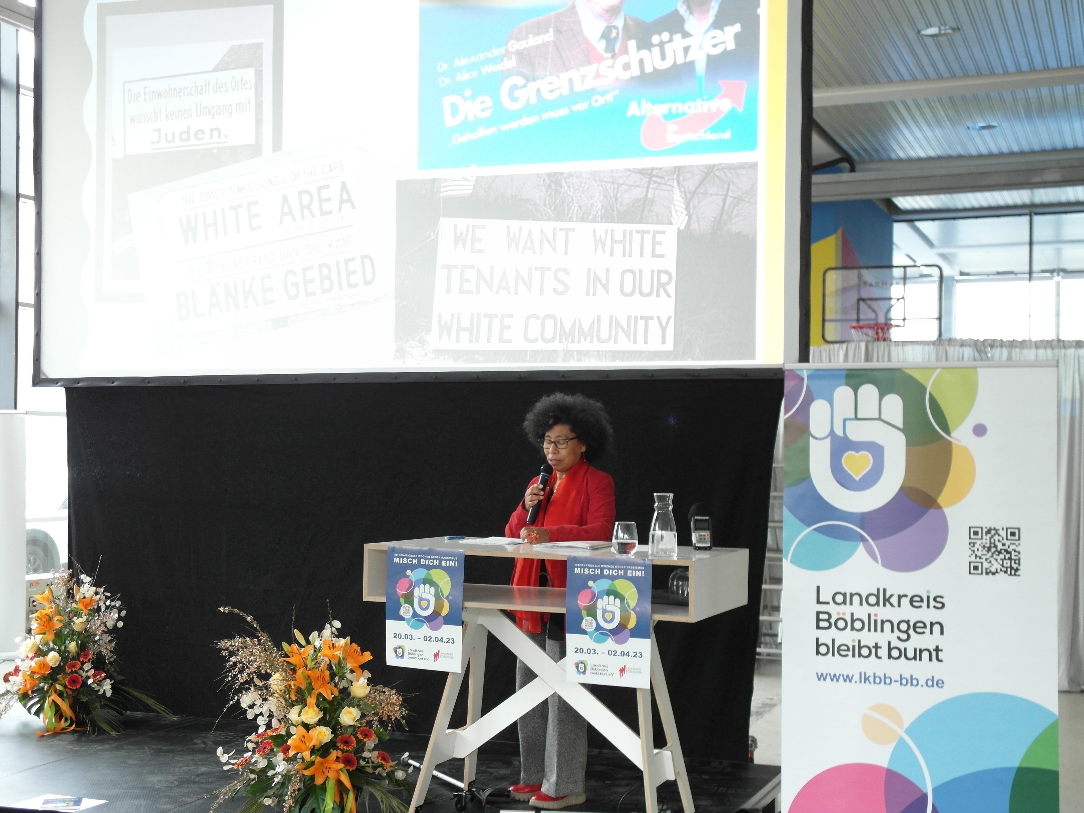 Die Journalistin Tina Adomako beim Auftakt der Internationalen Wochen gegen Rassismus im Landratsamt Böblingen. Bild: Staber