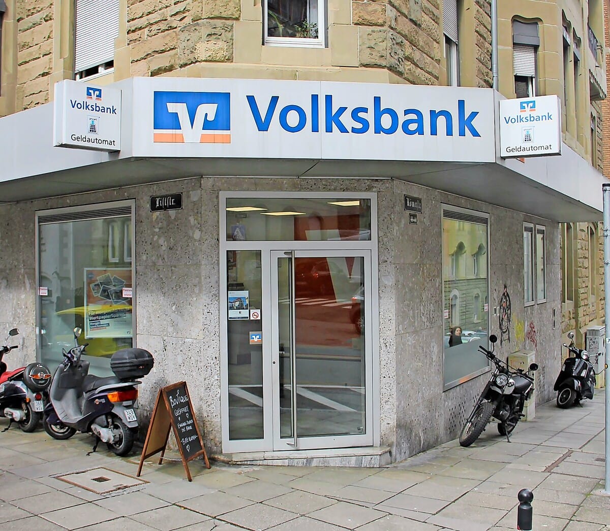 In der ehemaligen Volksbank-Filiale an der Liststraße ist jetzt Modedesignerin Martina Jung zu finden.