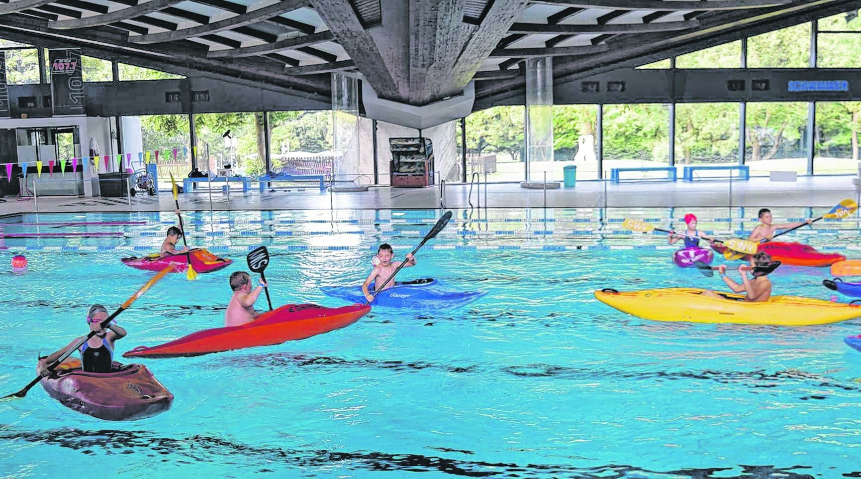 Der Wassersporttag im Badezentrum für Sindelfinger Schüler im Juli, organisiert von der Bürgerstiftung, war ein voller Erfolg. Bild: Krauter/A