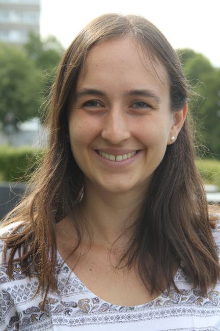 Aylin Günsav übernimmt die Doppelrolle als Organisatorin und Spielerin.    Bild: z