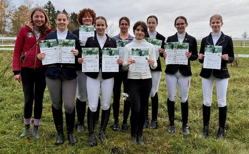 Auch nach dem zweiten Prüfungstag hielten alle sichtlich erleichtert ihre Urkunden in der Hand.