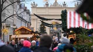 Der Einzelhandel erwartet für das diesjährige Weihnachtsgeschäft in den Monaten November und Dezember Umsätze in Höhe von 126,2 Milliarden Euro (Archivbild).