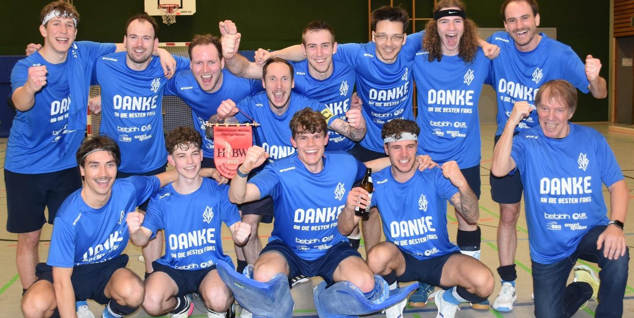 Ein Foto aus dem Februar 2025 und dem gewonnenen Oberliga-Titel mit dem verstorbenen Trainer  Thomas Dauner (vorne rechts).Bild: Meyer