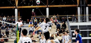 Nick Höschke in Aktion.  Der VfL ist in der Oberliga angekommen. 	Bild: photostampe