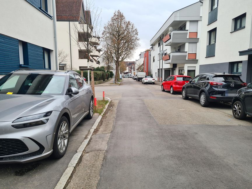 Jahrelang haben Autofahrer in der Lützelwiesenstraße in Sindelfingen auf den Gehwegen geparkt. Bild: Gospodarczyk