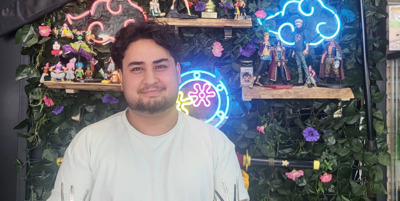 Fast alles Geschenke: Hussein Sulaiman freut sich, wenn zufriedene Kunden ihm eine kleine Freude machen wollen und präsentiert sie in seinem Salon in der Grabenstraße 3.