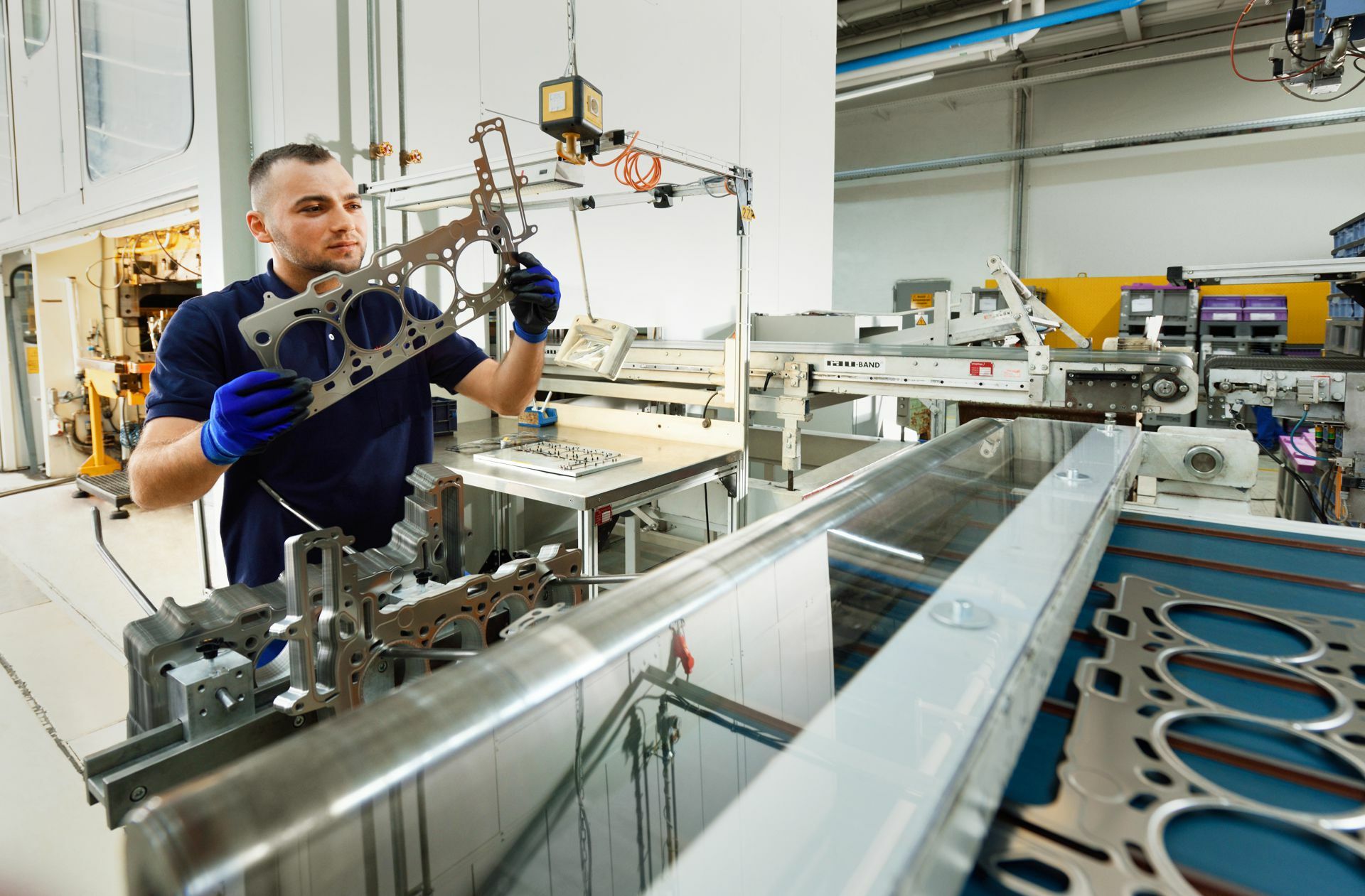 Bei Elring-Klinger werden sowohl Komponenten für den Verbrennungsmotor  als auch Brennstoffzellen gebaut. Teilweise ähnelt sich das Fertigungs-Know-how.