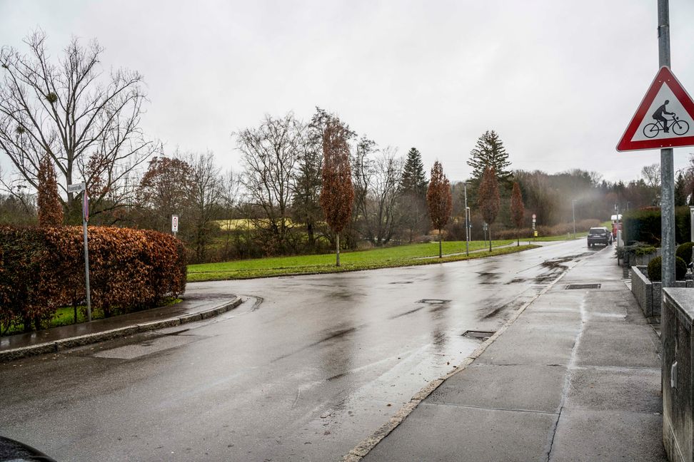 Die Sperrung ist aufgehoben. Die Maichinger Straße ist wieder befahrbar. Bild: Dettenmeyer