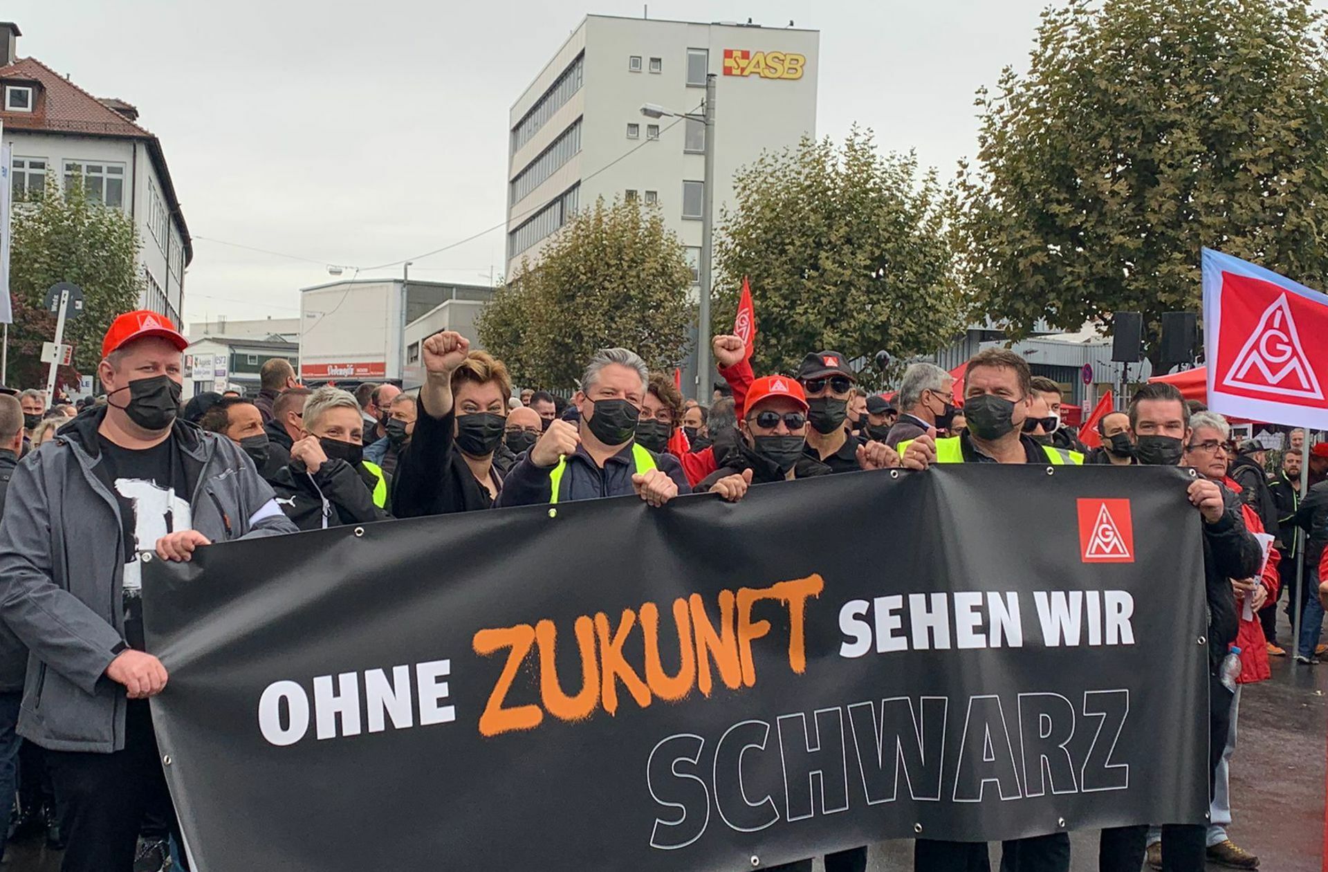 Im Oktober vorigen Jahres haben 1300 Mahle-Beschäftigte für sichere Jobs demonstriert – der endgültige Erfolg lässt auf sich warten.