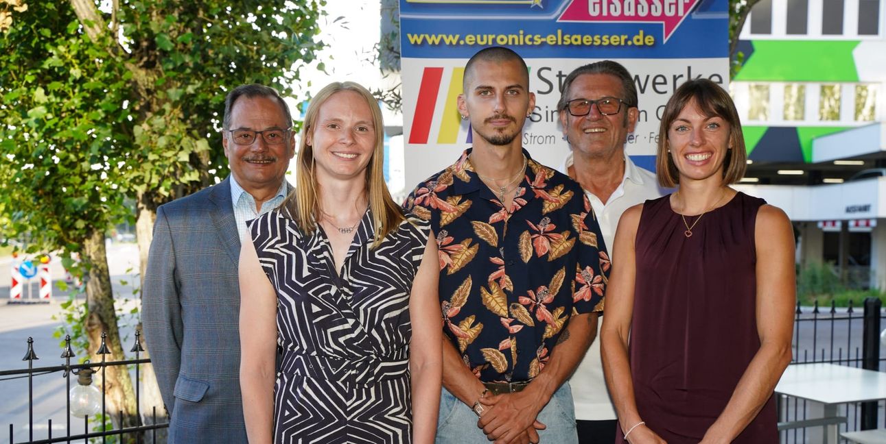 Vorfreude auf Olympia: VfL-Präsident Dr. Heinrich Reidelbach, Jessica-Bianca Wessolly, Constantin Preis, Sponsor Eberhard Elsässer und Carolina Krafzik (von links). Der Hindernisläufer Velten Schneider ist derzeit im Höhentrainingslager in den Schweizer Alpen.