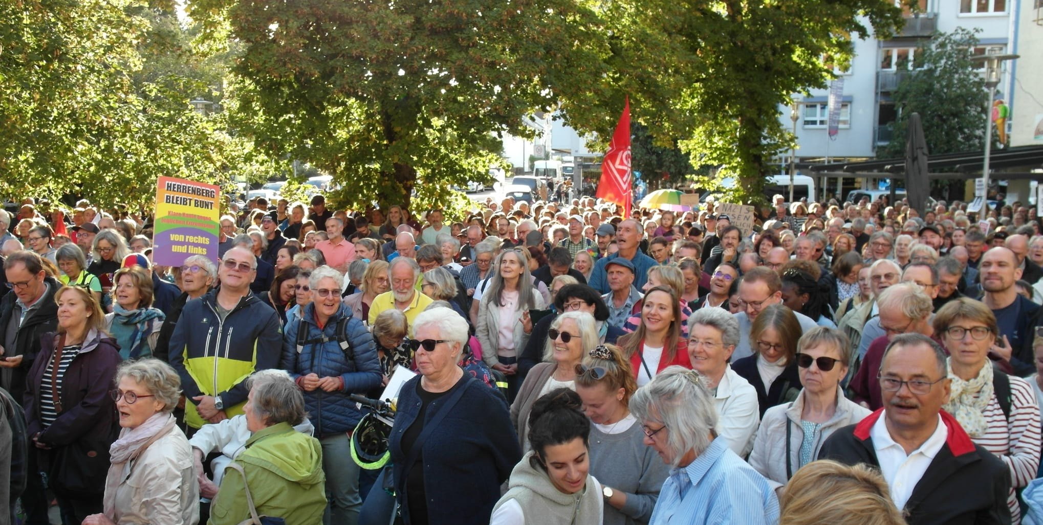 Mehr als 600 Menschen waren bei der Kundgebung dabei.