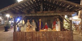 War die Sindelfinger Krippe in den letzten Jahren stets im Foyer des Stern-Centers zu sehen, steht sie nun am Wettbachplatz.