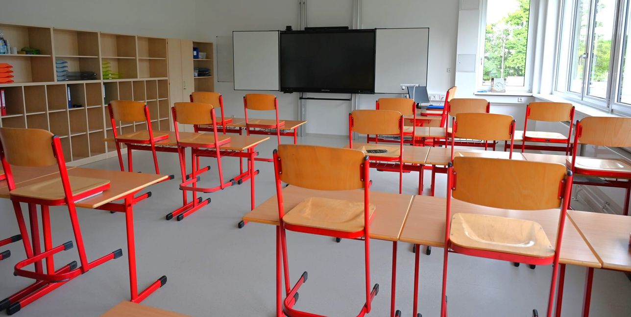 Klassenzimmer im Neubau der Magstadter Johannes-Kepler-Gemeinschaftsschule. Für den Betrieb der elektronischen Tafel, so die Elternbeiratsvorsitzende Yvonne Janssen, fehle noch der PC.