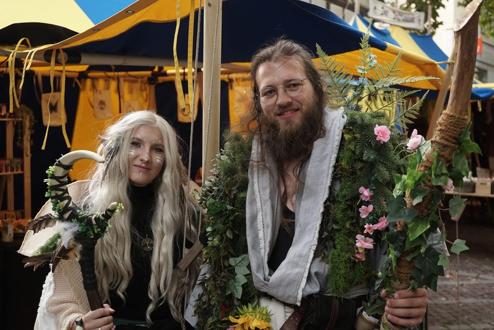 Sara und Lars als Druiden-Elfenpaar Sai und Jen.