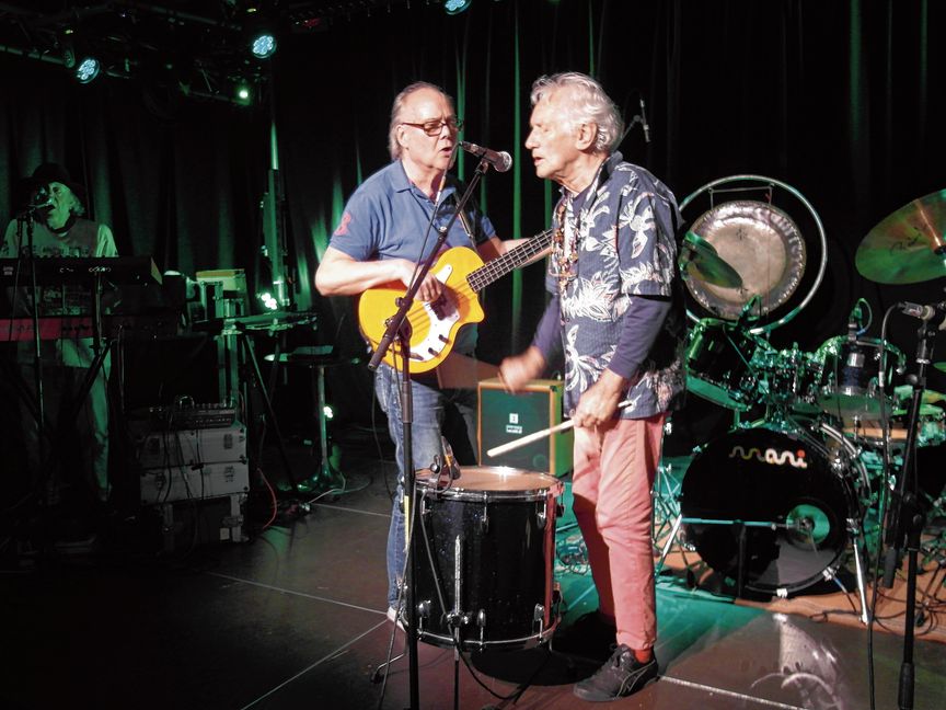 Die legendäre Krautrock-Band „Guru Guru“ begeistert gut 90 Zuschauer im Sindelfinger Kulturpavillon.
