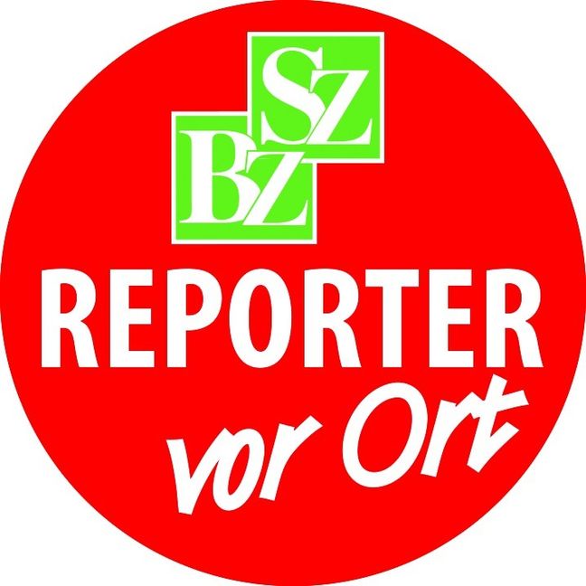 Professor Guangming Li (links) und Armin Kienle nach der Unterzeichnung des Kooperationsvertrags beim Austausch der Urkunden. Bild: Reichert