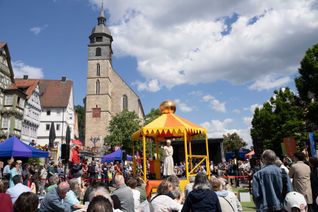 Der Marktplatz verwandelte sich in eine große Theater- und Erlebniswelt.