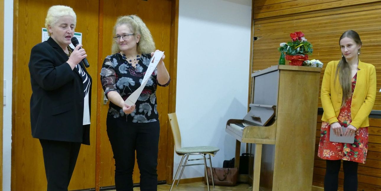 Von links: Dichterin Maka Khvingia aus Georgien, Dr. Ute Reuter und Übersetzerin Anna Kamenik.