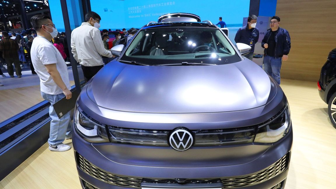 Wegen schleppender Verkäufe in China sinken im VW-Konzern die Auslieferungszahlen.