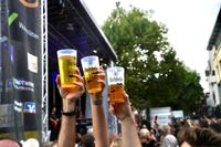 Voller Marktplatz und klasse Stimmung beim zweiten Abend von "Sindelfingen rockt mit der Band "True Collins".