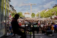 Voller Marktplatz und klasse Stimmung beim zweiten Abend von "Sindelfingen rockt mit der Band "True Collins".
