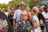 Voller Marktplatz und klasse Stimmung beim zweiten Abend von "Sindelfingen rockt mit der Band "True Collins".