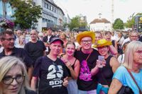 Voller Marktplatz und klasse Stimmung beim zweiten Abend von "Sindelfingen rockt mit der Band "True Collins".