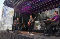 Voller Marktplatz und klasse Stimmung beim zweiten Abend von "Sindelfingen rockt mit der Band "True Collins".