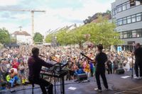 Voller Marktplatz und klasse Stimmung beim zweiten Abend von "Sindelfingen rockt mit der Band "True Collins".