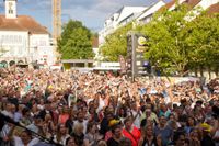 Voller Marktplatz und klasse Stimmung beim zweiten Abend von "Sindelfingen rockt mit der Band "True Collins".